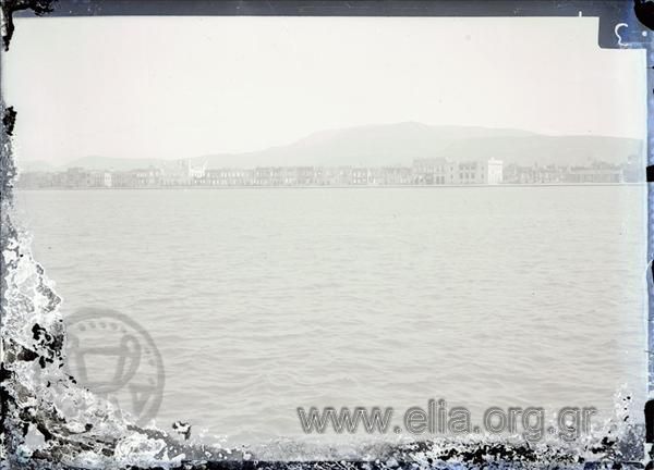 Γενική άποψη της παραλίας της Σμύρνης μετά την Καταστροφή.