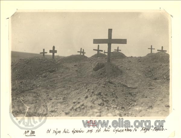 Τάφοι Ελλήνων στρατιωτών στα υψώματα του Καλλέ-Γκρότο.
