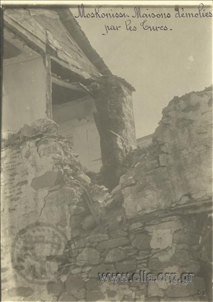 Μικρασιατική καταστροφή, οικίες στο Μοσχονήσι κατεστραμμένες από τους Τούρκους.