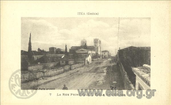 Itéa (Grèce). La rue principale, l' école et l' église.