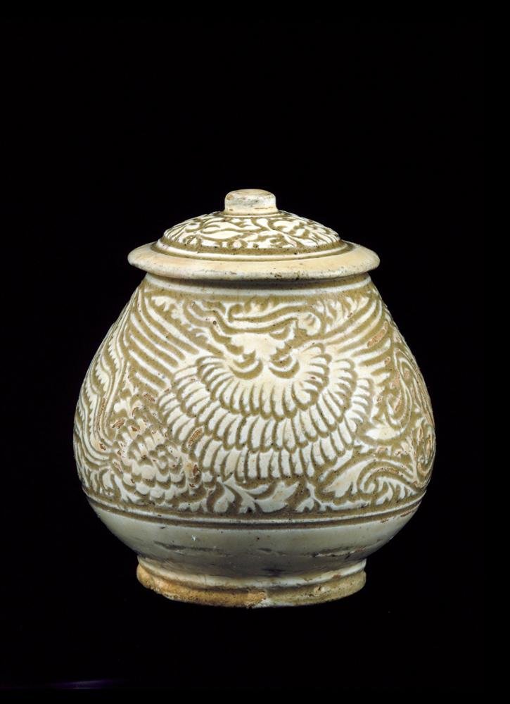 Jarlet with lid of Cizhou-type with incised decoration under glazed earthenware