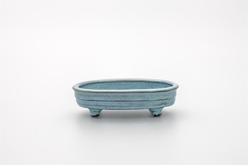 Washer on four feet. Stoneware with Guan-type glaze
