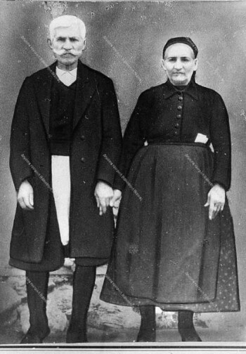 Το ζεύγος Νικολάου Καραμπατάκη και Στεργιανής Χαρέλα, Καρίτσα δεκαετία '40