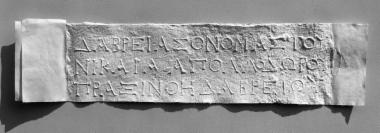 ΕΑΜ 118: Epitaph of Dabreias son of Onomastos, Nikaia daughter of Apollodoros and their daughter Praxinoe