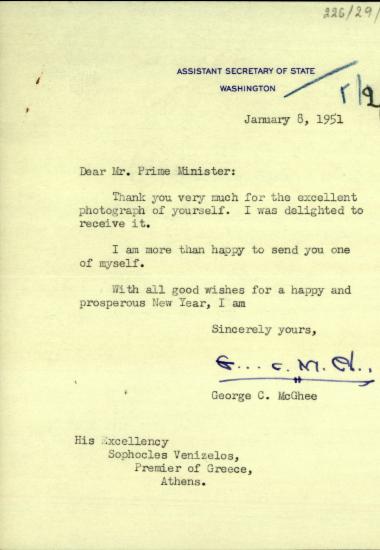 Επιστολή του υφυπουργού Εξωτερικών των ΗΠΑ, George C. McGhee, προς τον Σ. Βενιζέλο με την οποία τον ευχαριστεί για τη φωτογραφία του που του απέστειλε και τον ενημερώνει για την αποστολή μιας δικής του φωτογραφίας.