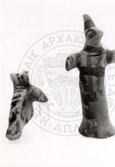 Tomb KK/64. Monkey figurine, of technique A (no. 15912). Primitif figurine with cylindrical body, of Tanagra/group 3 (no. 15897).