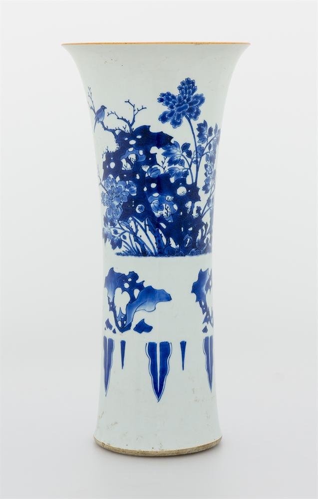 Gu-shaped vase of cobalt blue porcelain
