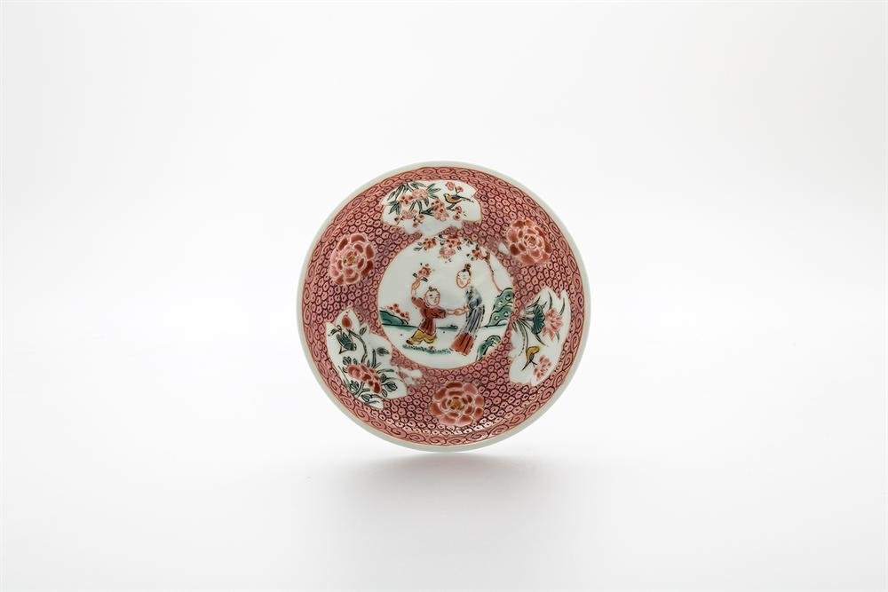 Saucer, porcelain with famille rose decoration