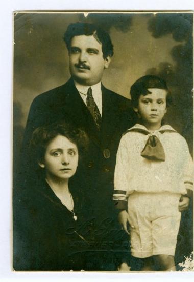 1 φωτογραφία της οικογένειας Μίτσα Κουρτζή