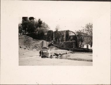 Thebes. Women washing