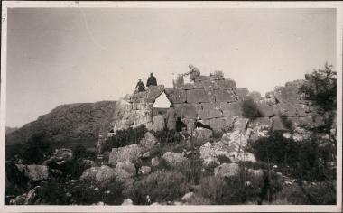 Argolid, Kephalari. Entryway from distance