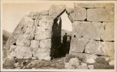 Argolid, Kephalari. Ancient stone entryway