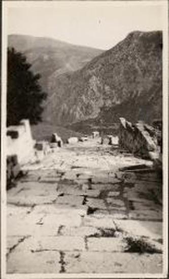 Delphi. Paved walkway