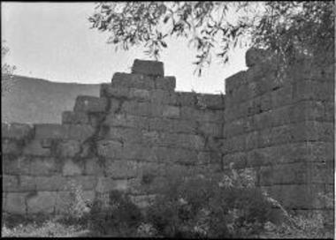 Archaeological site. Unidentified. Fortification wall.