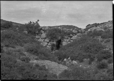 Archaeological site. Unidentified. Fortification wall.