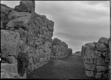 Archaeological site. Unidentified. Fortification wall.
