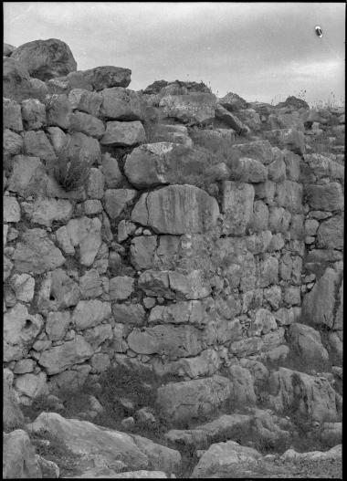 Archaeological site. Unidentified. Fortification wall.
