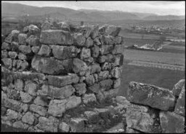 Archaeological site. Unidentified. Fortification wall.