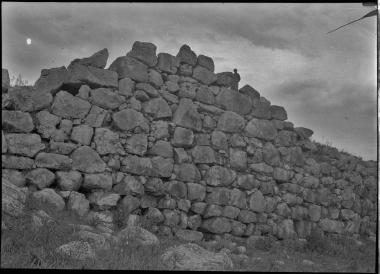 Archaeological site. Unidentified. Fortification wall.