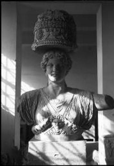 Eleusis Museum, Caryatid