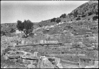 Delphi, Sacred Way