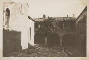 Ithome, monastery, courtyard