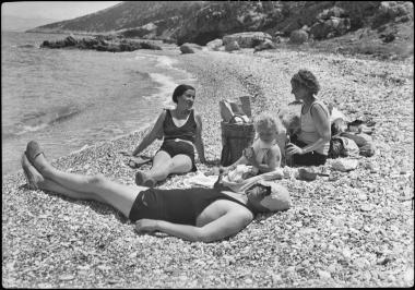 Rhamnous. Broneer Family