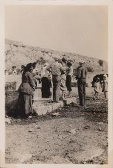 Eleon, people at a well