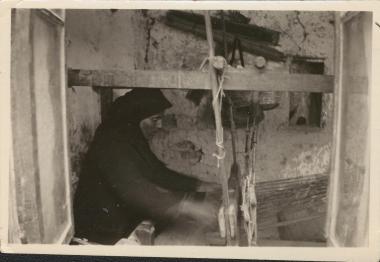 Old Corinth, woman weaving