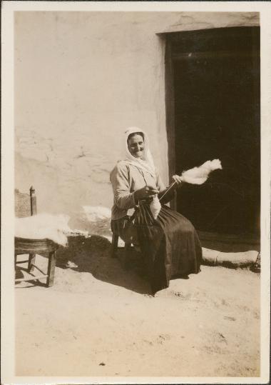 Skyros. Woman spinning