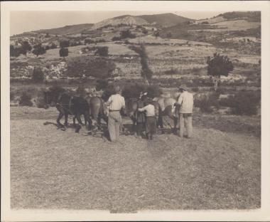 Corinth. People treshing