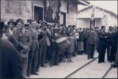 People waiting to greet King George II. Perigiali Station, Corinthia