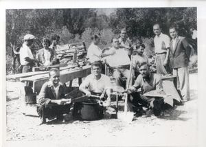 Εξόριστοι στον Άη Στράτη εν ώρα εργασιών