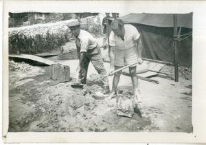 Εξόριστοι στον Άη Στράτη εν ώρα εργασιών