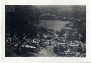 Το στρατόπεδο εξορίστων γυναικών και το λιμάνι στο Τρίκερι