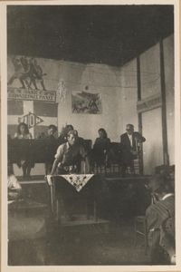 Το λόγο έχουν τα ένοπλα νιάτα