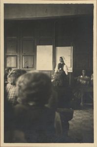 Απ΄τη Γυναικεία Σύσκεψη -Η Όλγα απ΄το Γοργύρι ζητάει όπλα