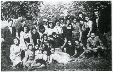 Πρωτομαγιά 1945. Εκδρομή Επονιτών και Επονιτισσών στο Σωχό Μακεδονίας.