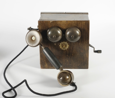 Επιτοίχια τηλεφωνική συσκευή L. M. Ericsson