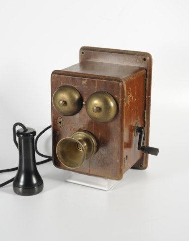Bell Telephone Company wall telephone device