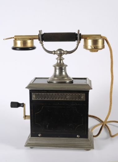 Siemens & Halske telephone desk set
