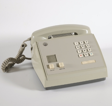 Call center telephone device