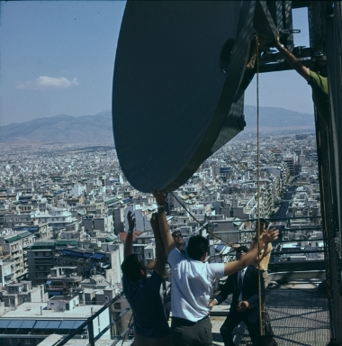 Ανύψωση παραβολικής κεραίας