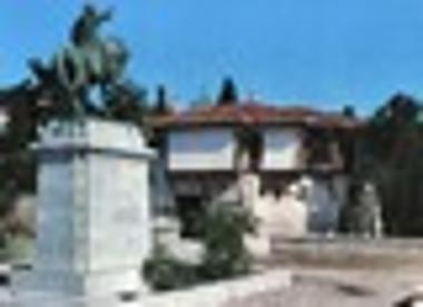 The house and the statue of Mehmet Ali in the neighborhood of the Virgin.
