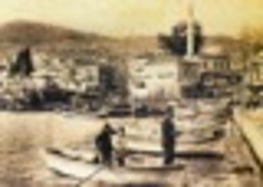 The port of Kavala at the end of the 19th century. He can see the dome of St. Nicholas who was then the mosque of Ibrahim pasha.
