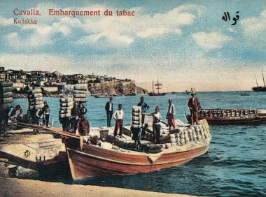Φόρτωση επεξεργασμένων καπνών στις μαούνες.