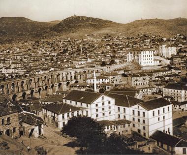 Η περιοχή ανατολικά του Υδραγωγείου (Καμάρες).