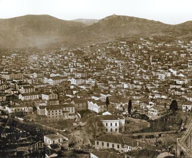 Πανοραμική άποψη της Καβάλας από τη χερσόνησο της Παναγίας.
