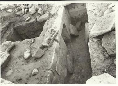 Τάφος πρώιμης ελληνιστικής εποχής στην αρχαία Ποτιδάνεια (σημ. Κάμπος).