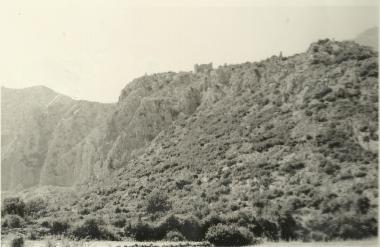 Οχυρώσεις στο λόφο της αρχαίας Λιλαίας